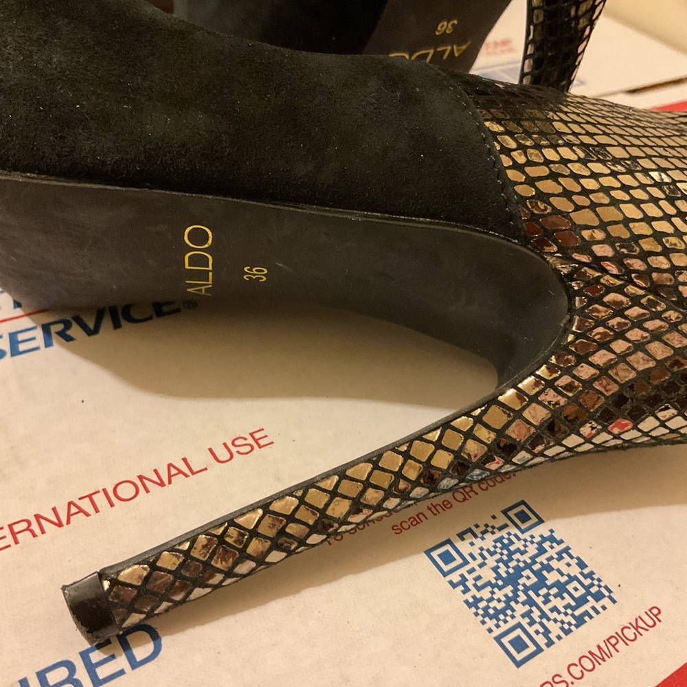 Aldo Black Suede Pumps with Gold Snake-Print Heel - Picture 4 of 5